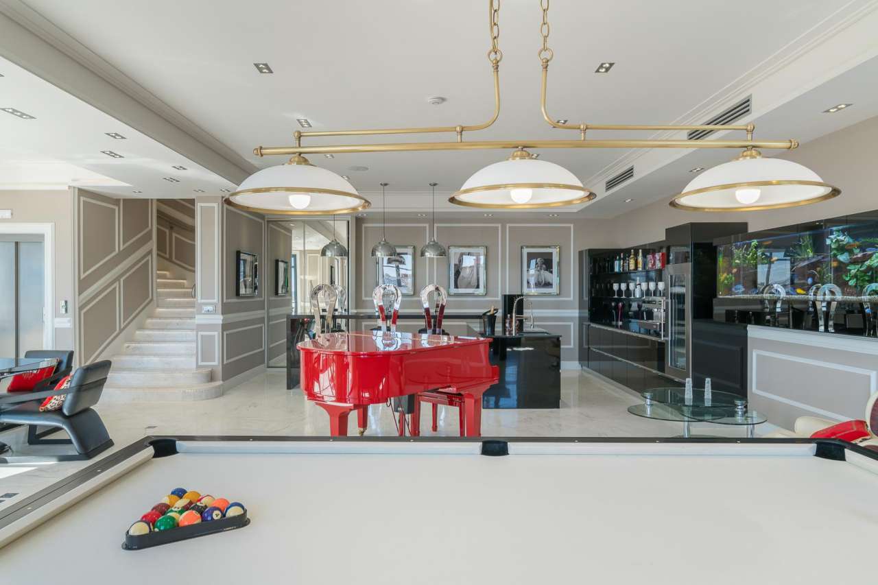 With simply stunning sea and harbour views, this prestigious 8 bedroom vill