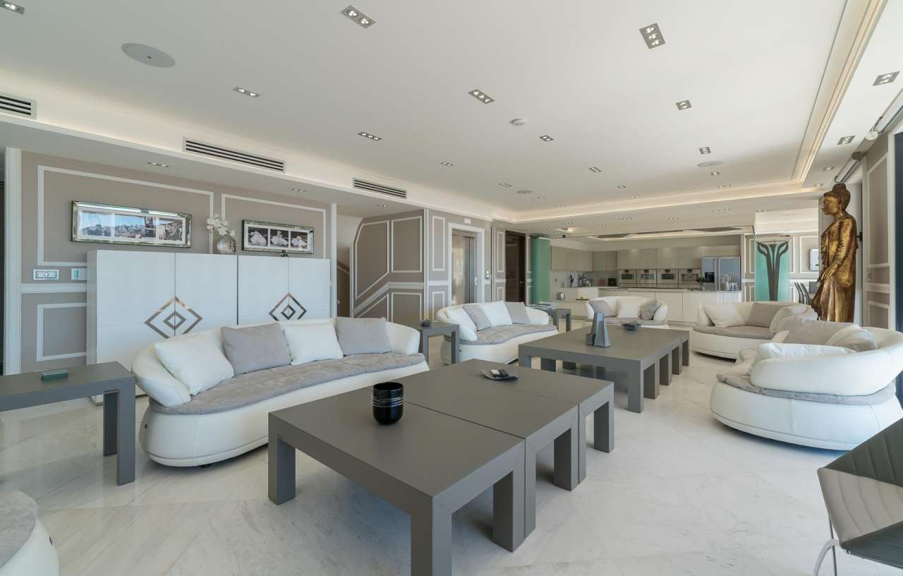 With simply stunning sea and harbour views, this prestigious 8 bedroom vill