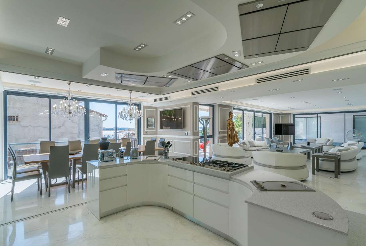 With simply stunning sea and harbour views, this prestigious 8 bedroom vill