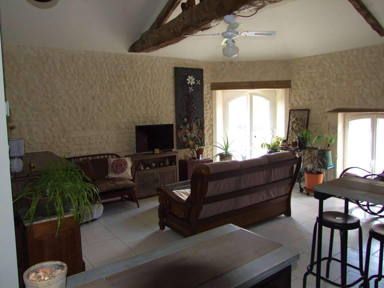 Totally refurbished to an extremely high standard, this superb 4 bedroom st