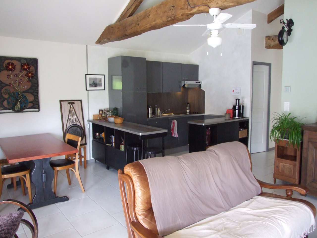 Totally refurbished to an extremely high standard, this superb 4 bedroom st