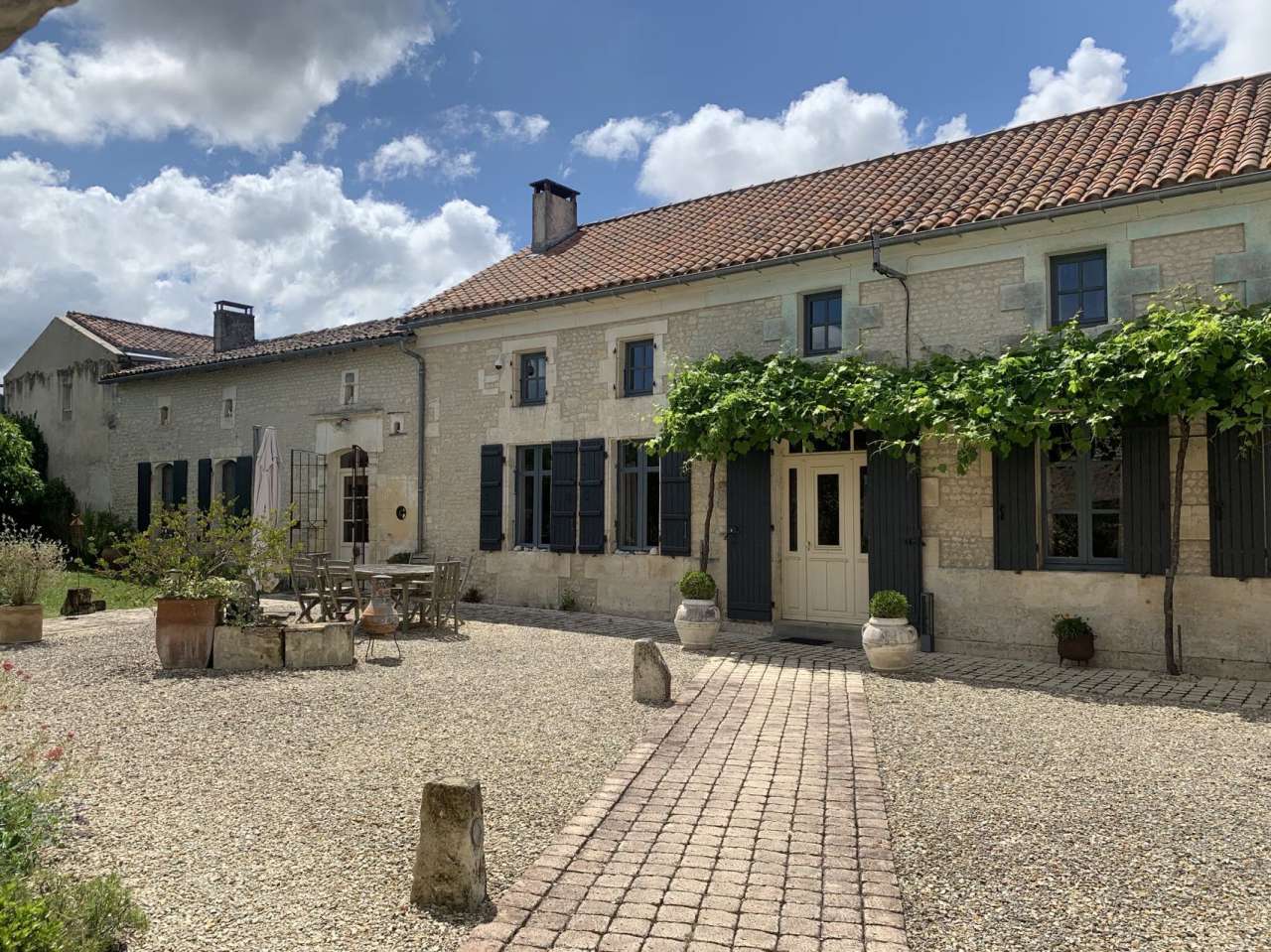 Totally refurbished to an extremely high standard, this superb 4 bedroom st