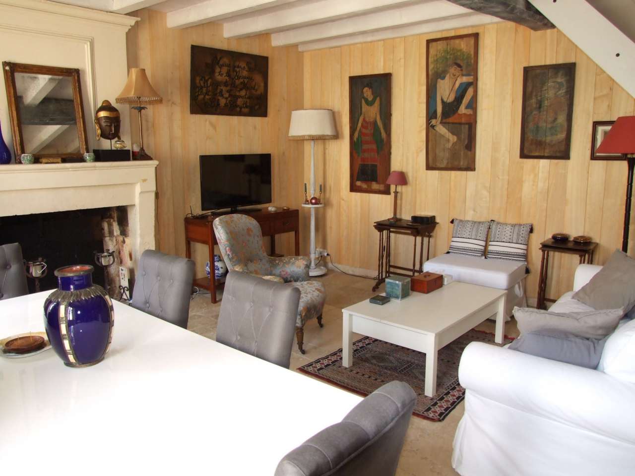 Totally refurbished to an extremely high standard, this superb 4 bedroom st