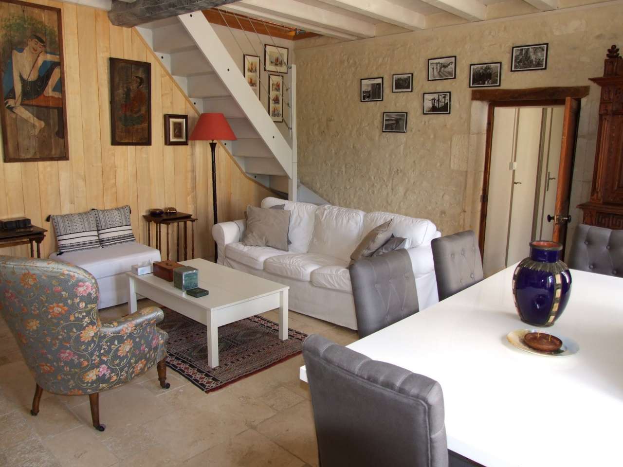 Totally refurbished to an extremely high standard, this superb 4 bedroom st