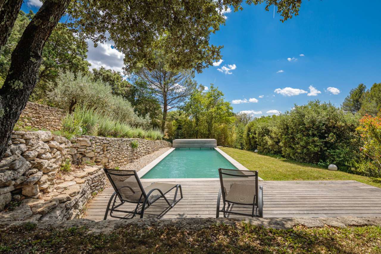 Modern and beautifully presented 5 bedroom stone built home, ideally situat