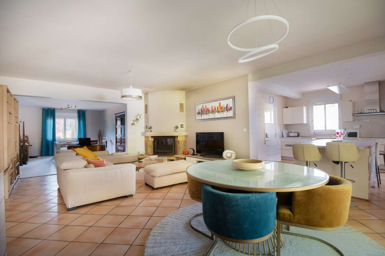 Nestling in 13.5 acres of beautiful landscaped gardens with expansive pool,