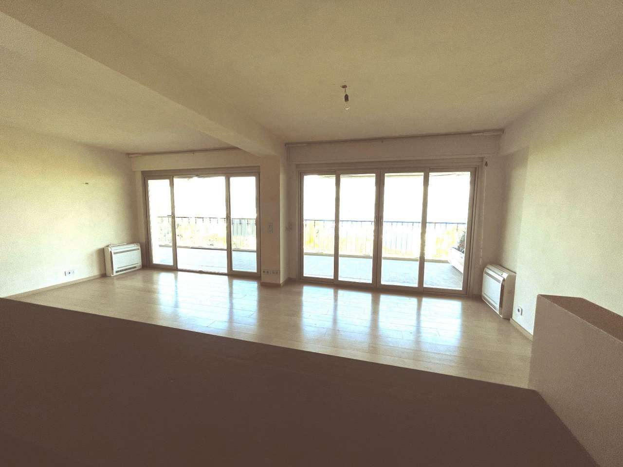 Spacious 2 bedroom apartment with lovely sea views, ideally situated in a h