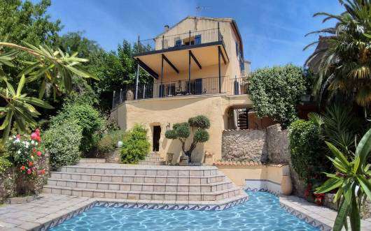 Exceptional bright and spacious 6 bedroom village house, with its origins d