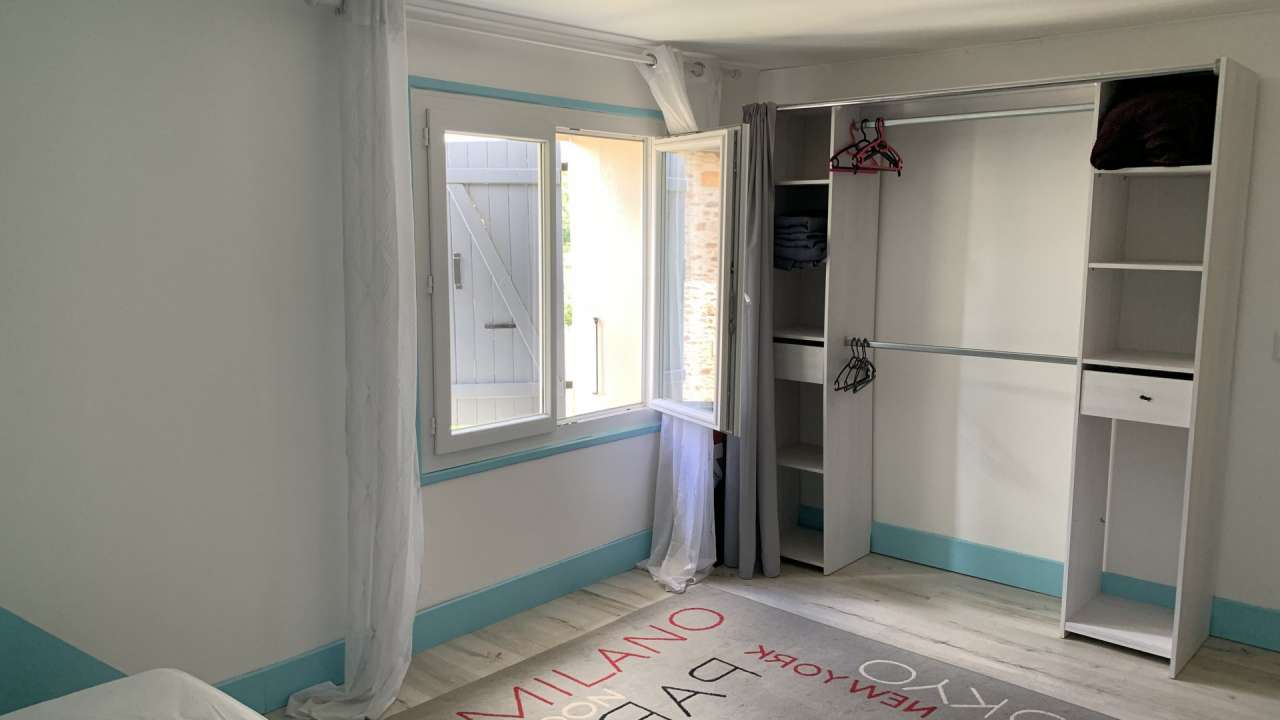 Beautiful 8 bedroom stone built country house, with a total living area of