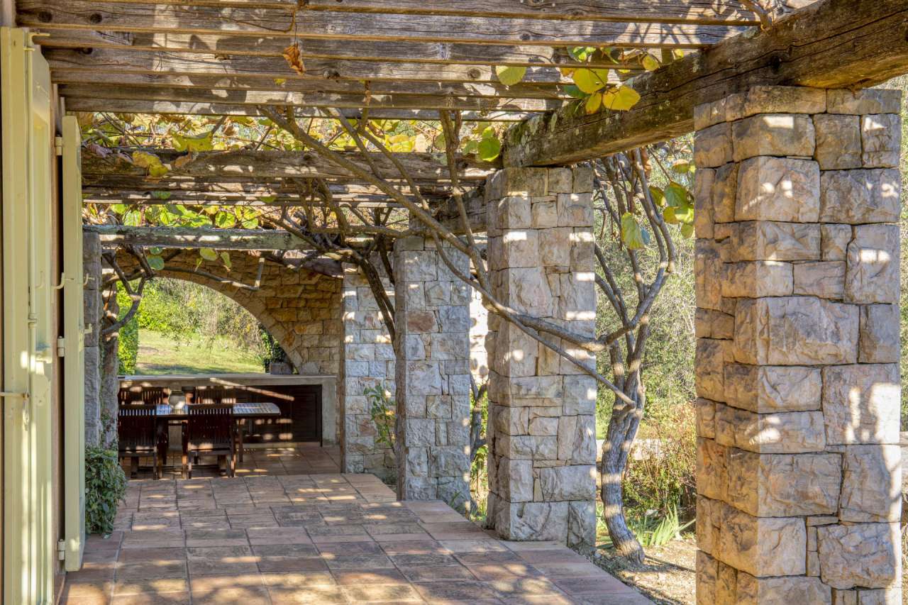 Magnificent villa set within a large and beautifully landscaped plot of 7,4