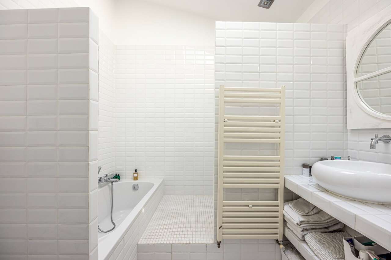 Beautiful 4 bedroom single storey Provencal style villa set in 1/4 acre of