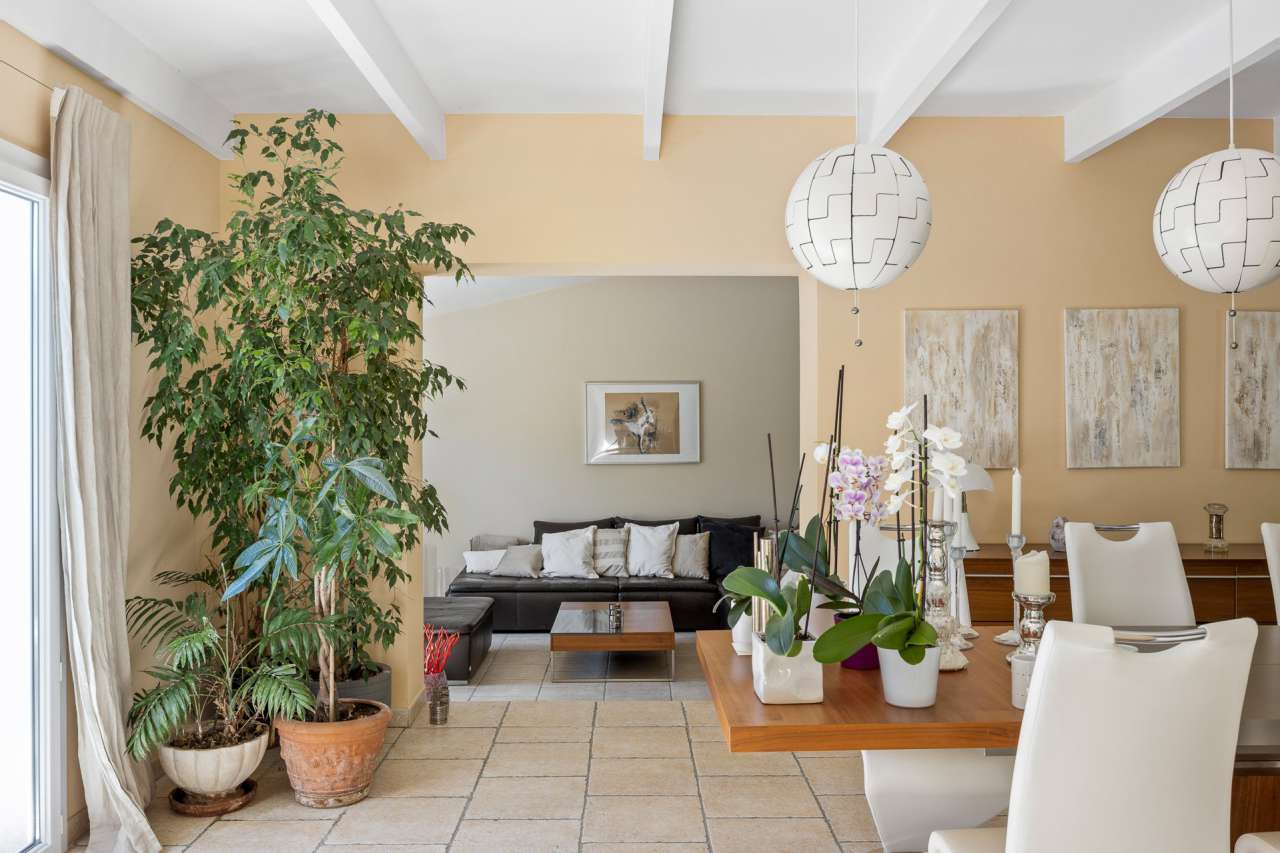 Beautiful 4 bedroom single storey Provencal style villa set in 1/4 acre of