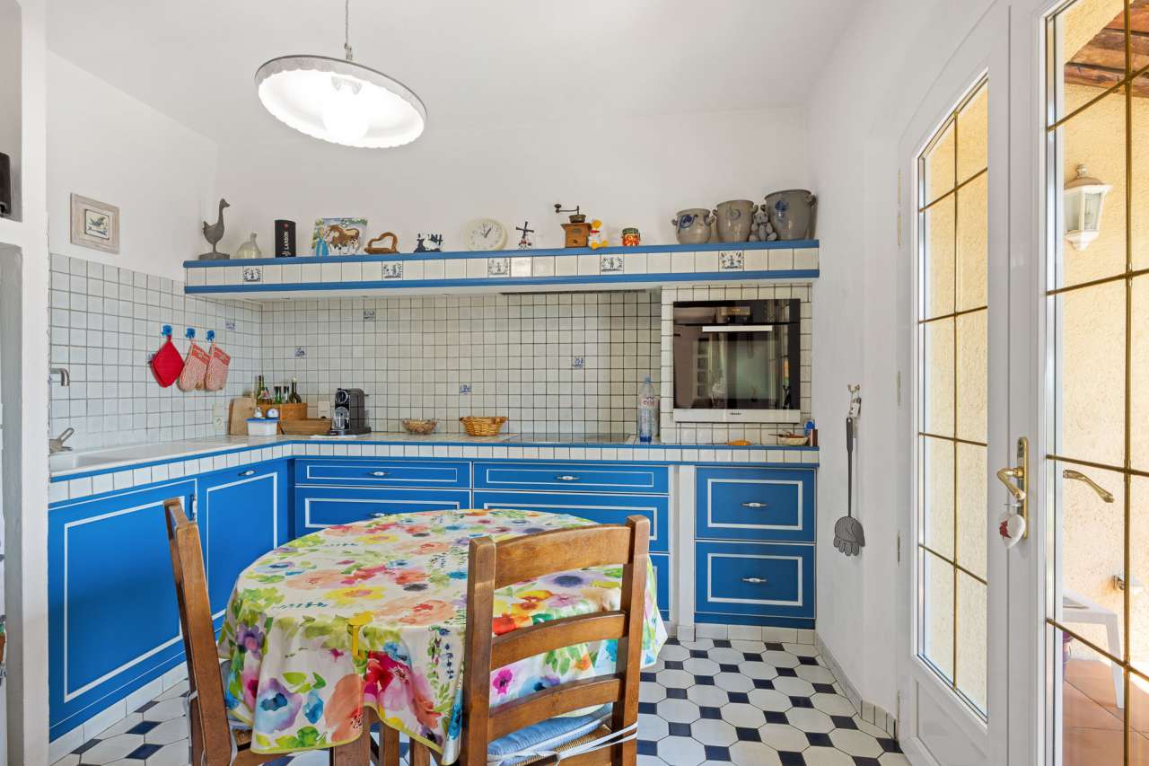 With stunning hill and sea views, this charming Provencal style 3 bedroom v