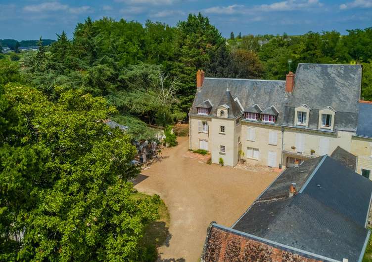 Unique opportunity to acquire an outstanding real estate complex of 3 build