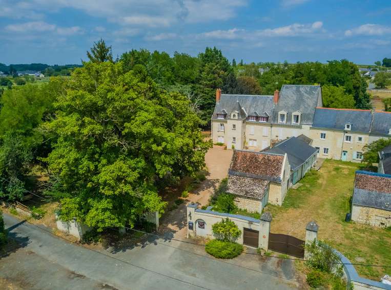 Unique opportunity to acquire an outstanding real estate complex of 3 build