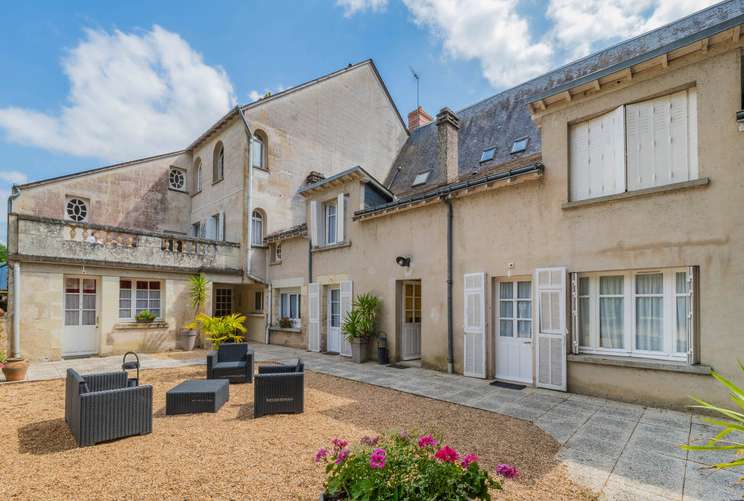 Unique opportunity to acquire an outstanding real estate complex of 3 build