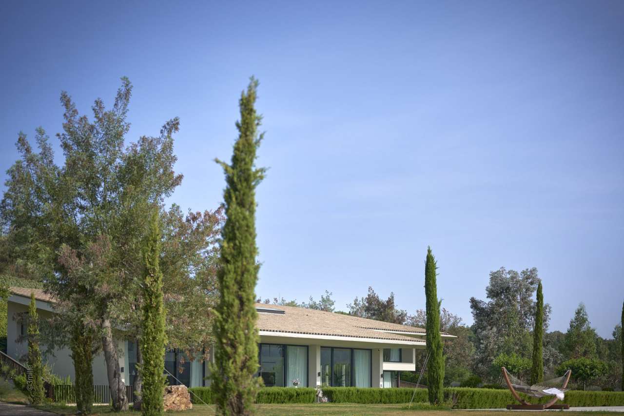 Luxurious 6 bedroom architect designed villa, with a vast total living area