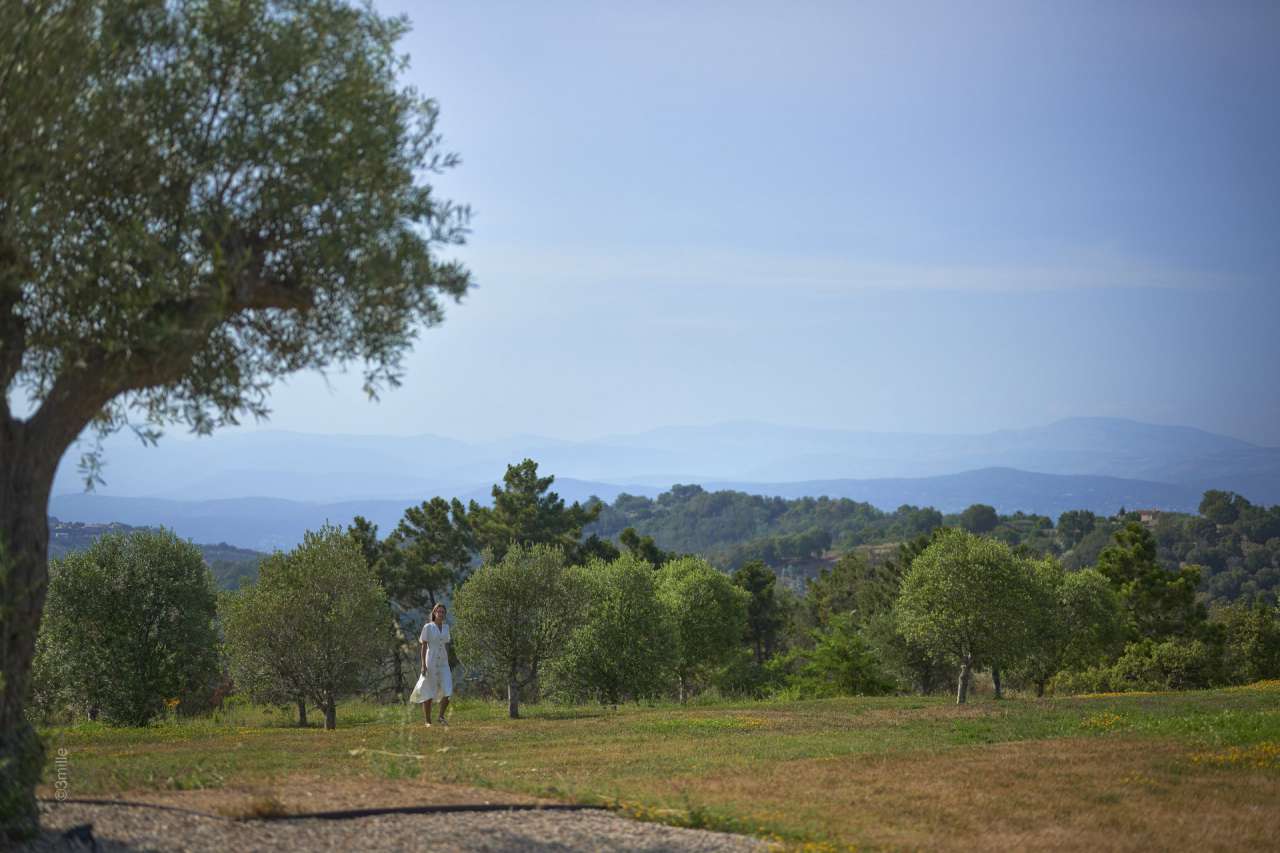 Luxurious 6 bedroom architect designed villa, with a vast total living area