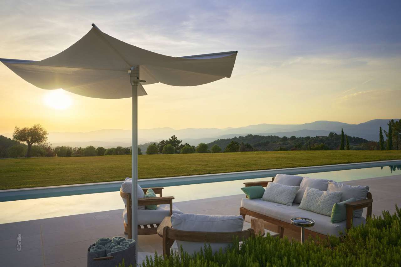 Luxurious 6 bedroom architect designed villa, with a vast total living area