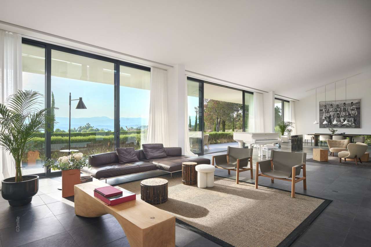 Luxurious 6 bedroom architect designed villa, with a vast total living area