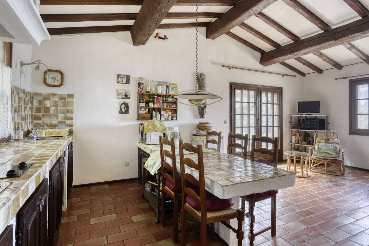 With stunning sea views and ideally situated within a secure and closed dom