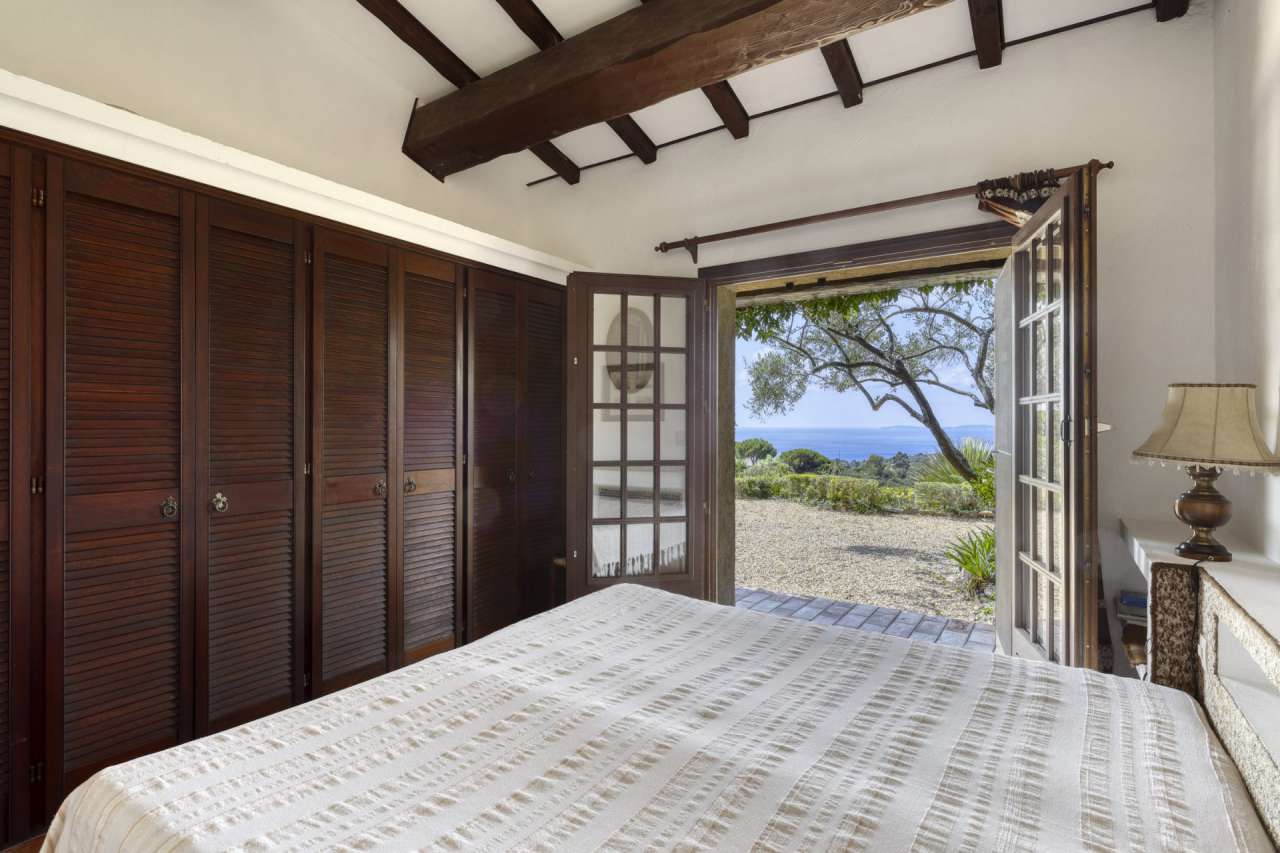 With stunning sea views and ideally situated within a secure and closed dom