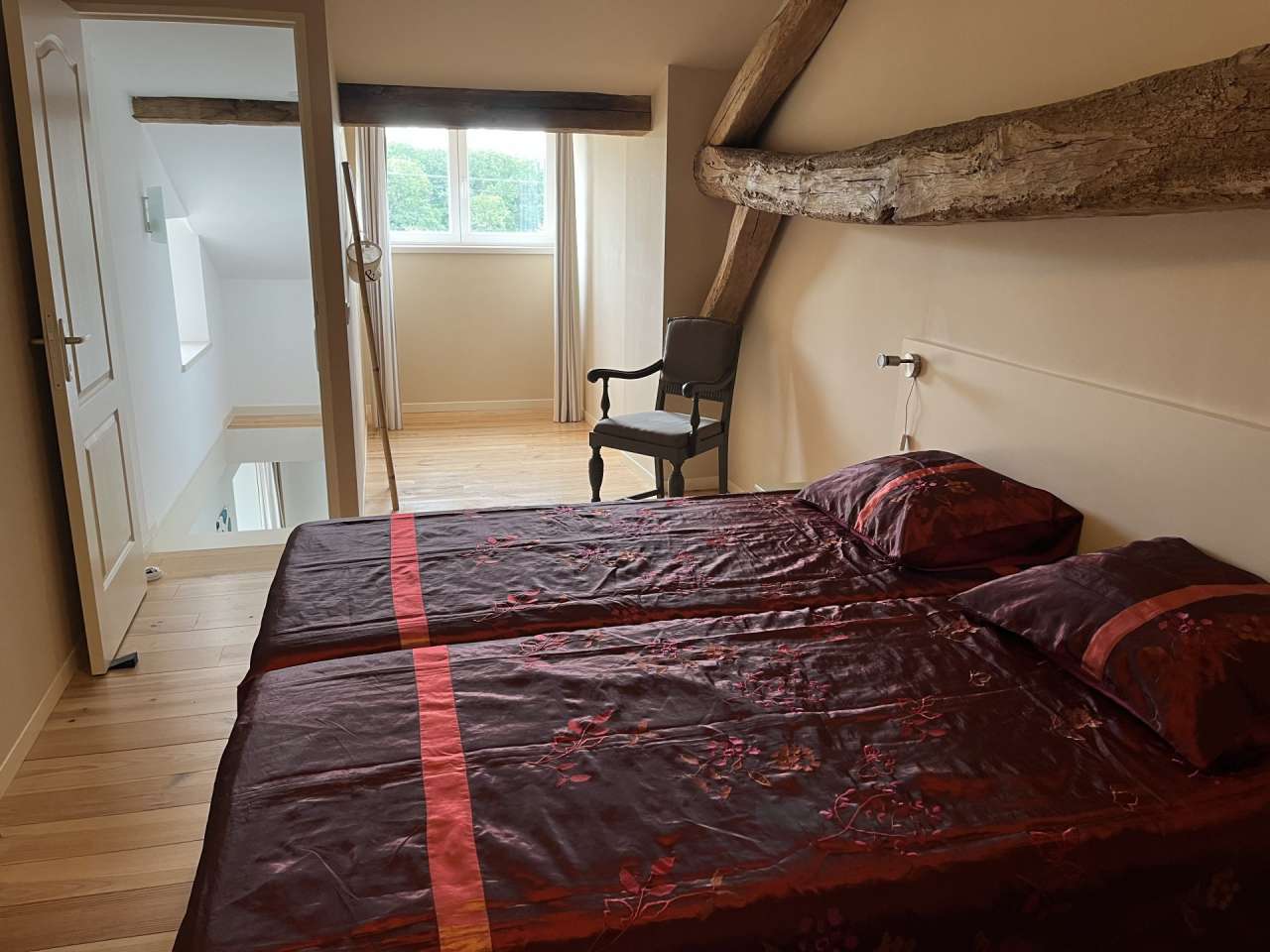 With excellent business and income opportunities, this spacious 14 bedroom