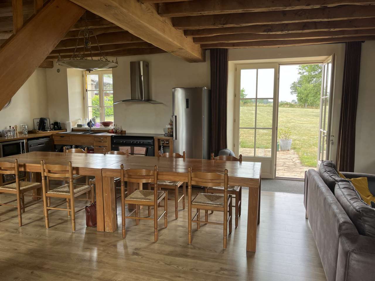 With excellent business and income opportunities, this spacious 14 bedroom