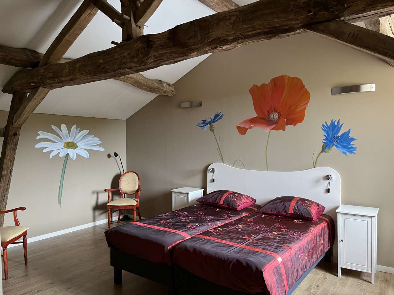 With excellent business and income opportunities, this spacious 14 bedroom