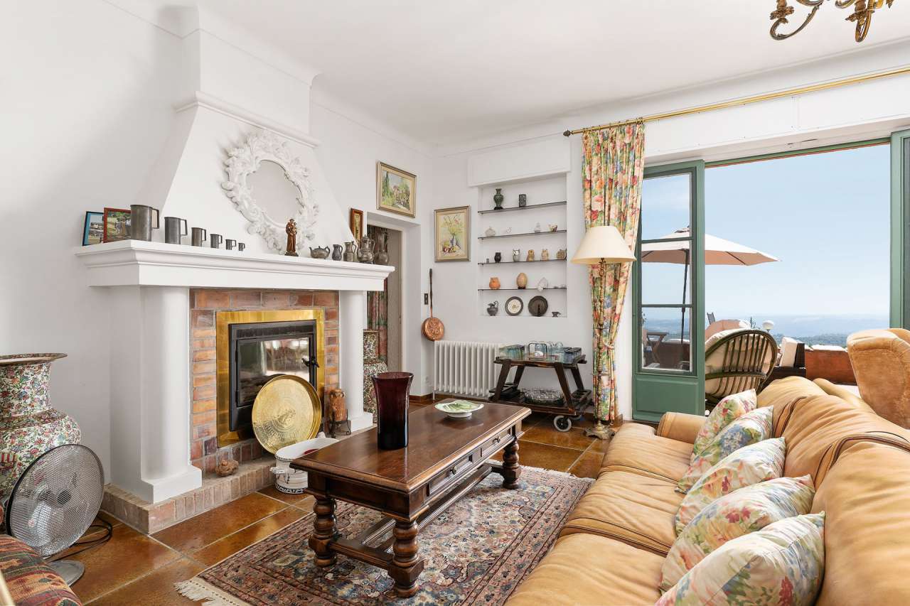 Full of character and charm and with a total spacious living area of 470m2,