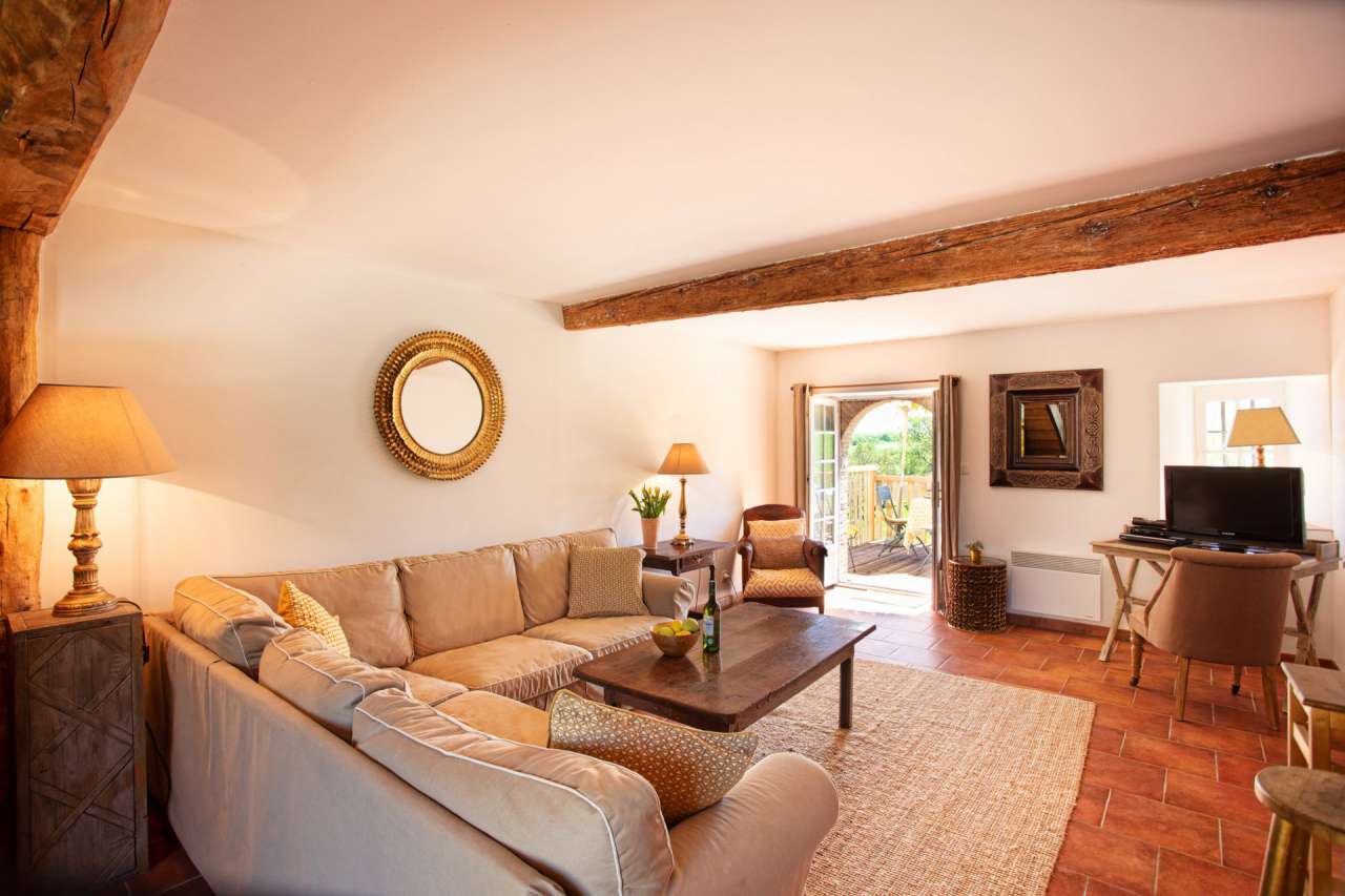 Grand, spacious and beautifully presented 12 bedroom Medieval chateau, whic