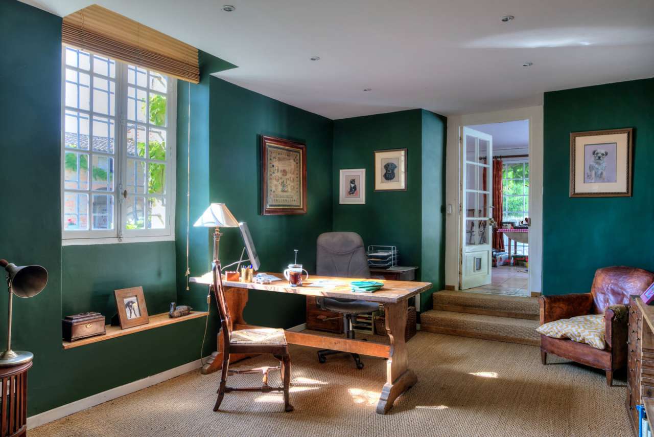 Grand, spacious and beautifully presented 12 bedroom Medieval chateau, whic