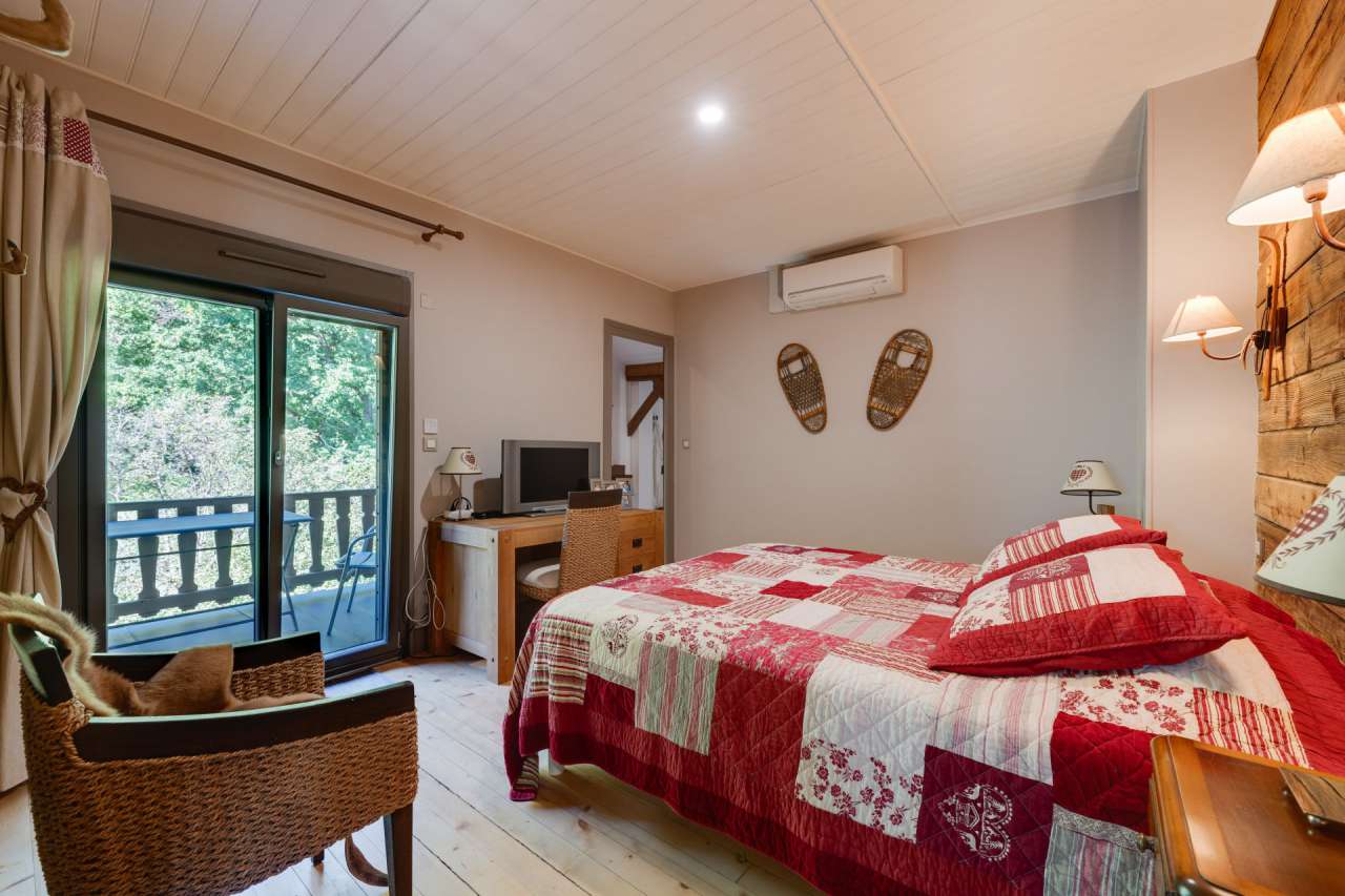 Absolutely enchanting 6 bedroom house with indoor pool, nestling in nearly