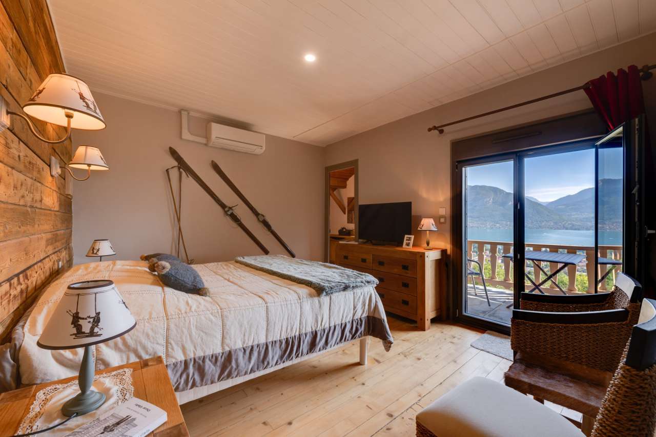 Absolutely enchanting 6 bedroom house with indoor pool, nestling in nearly