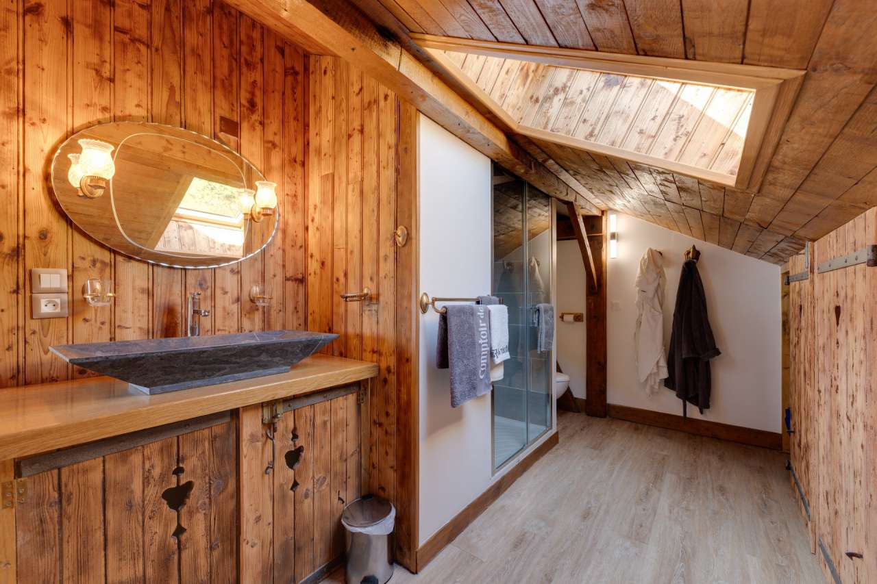 Absolutely enchanting 6 bedroom house with indoor pool, nestling in nearly