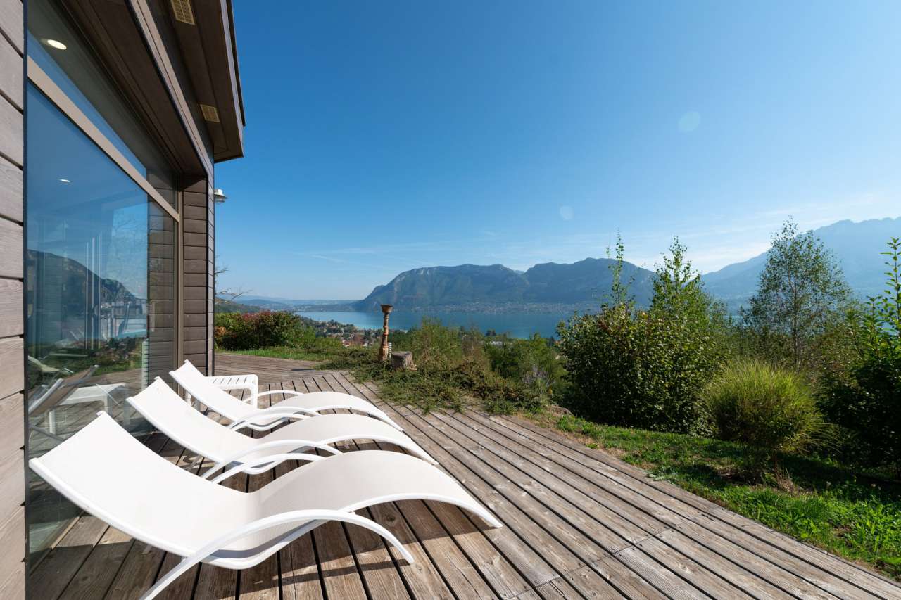 Absolutely enchanting 6 bedroom house with indoor pool, nestling in nearly