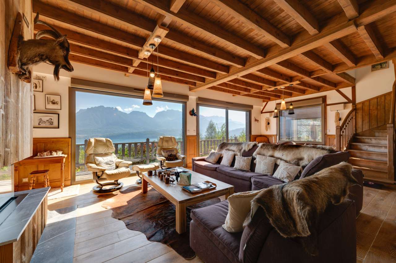 Absolutely enchanting 6 bedroom house with indoor pool, nestling in nearly