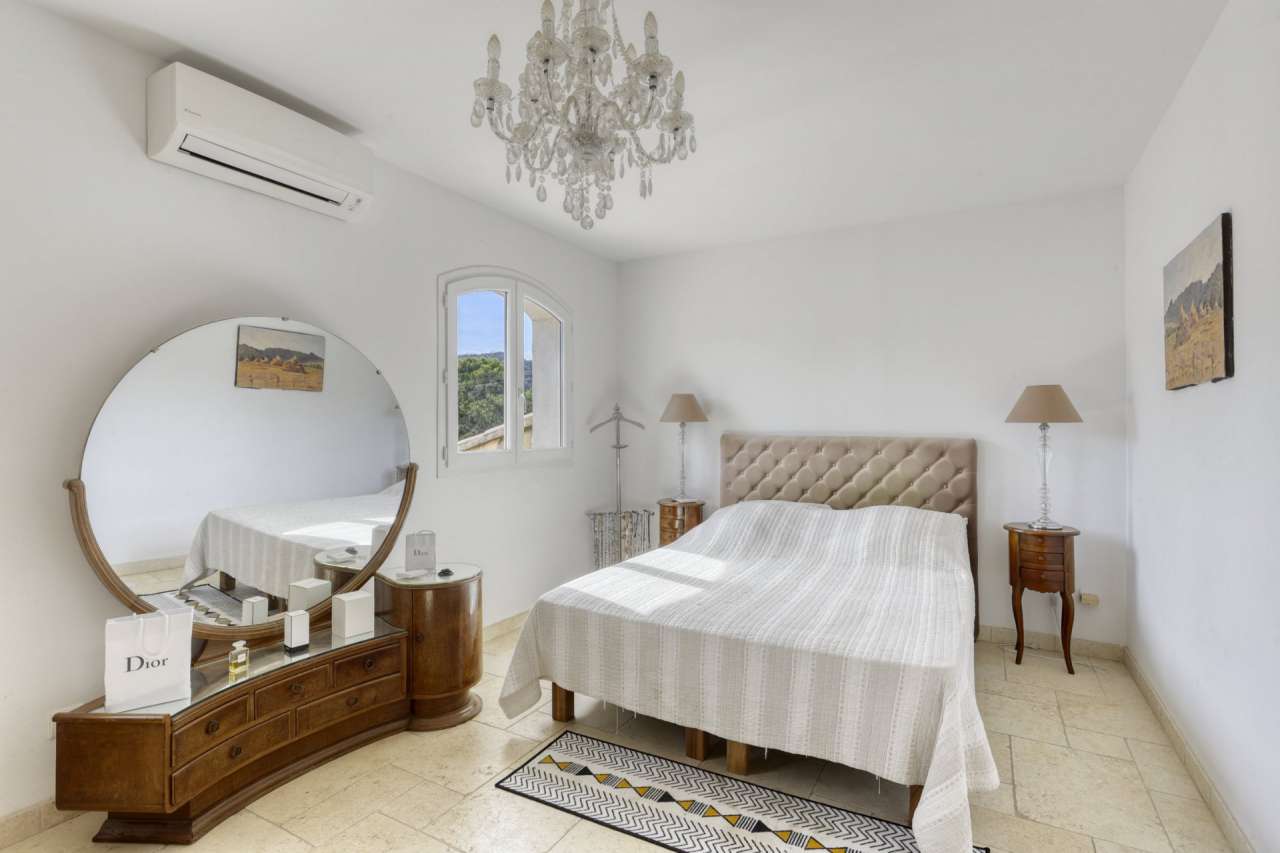 Charming 5 bedroom Provencal style home, which is ideally situated close to