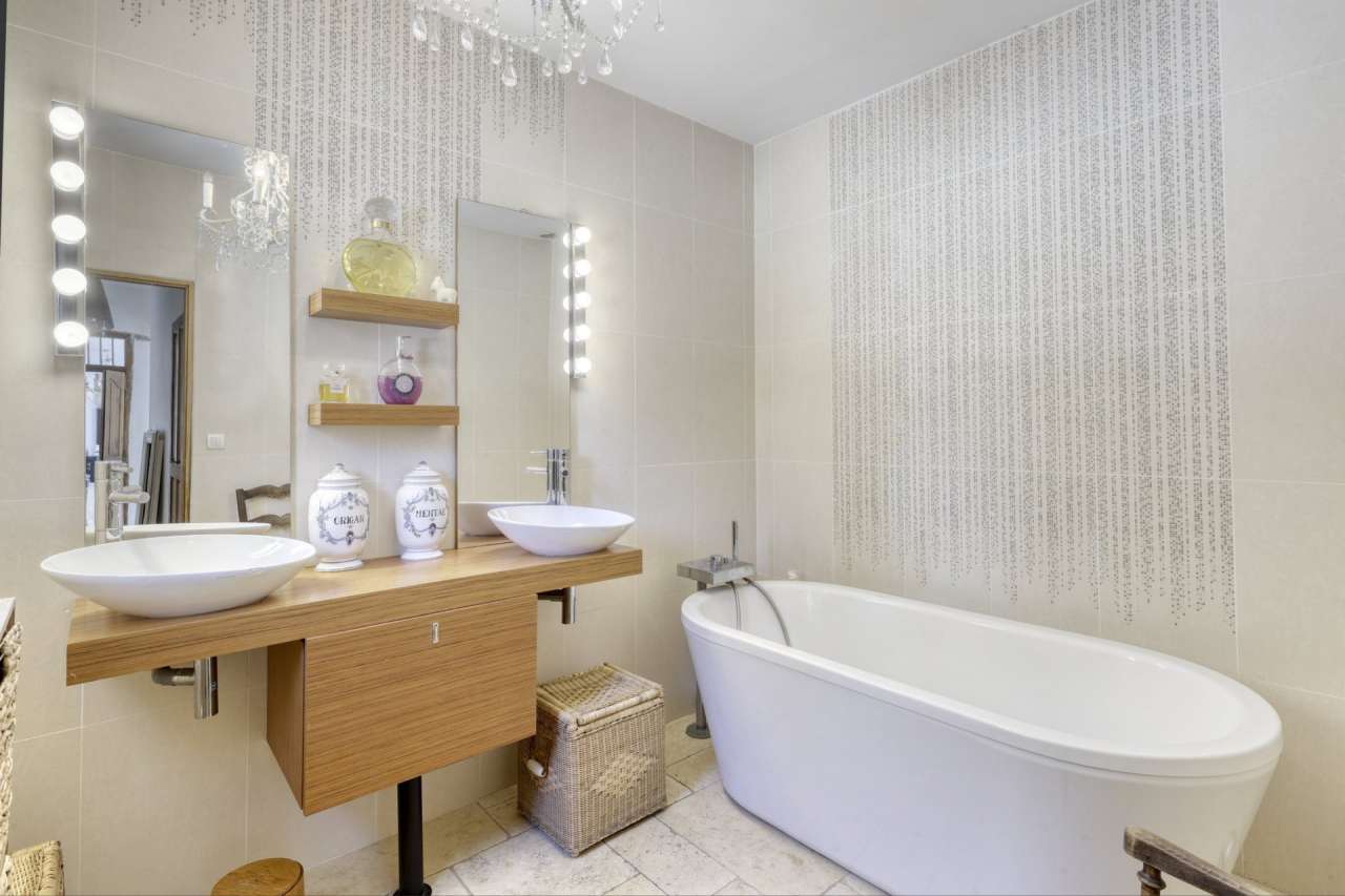 Charming 5 bedroom Provencal style home, which is ideally situated close to