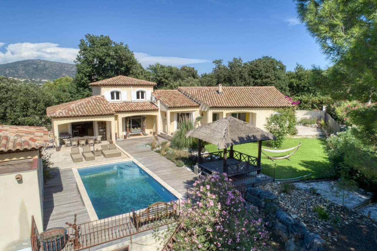 Charming 5 bedroom Provencal style home, which is ideally situated close to