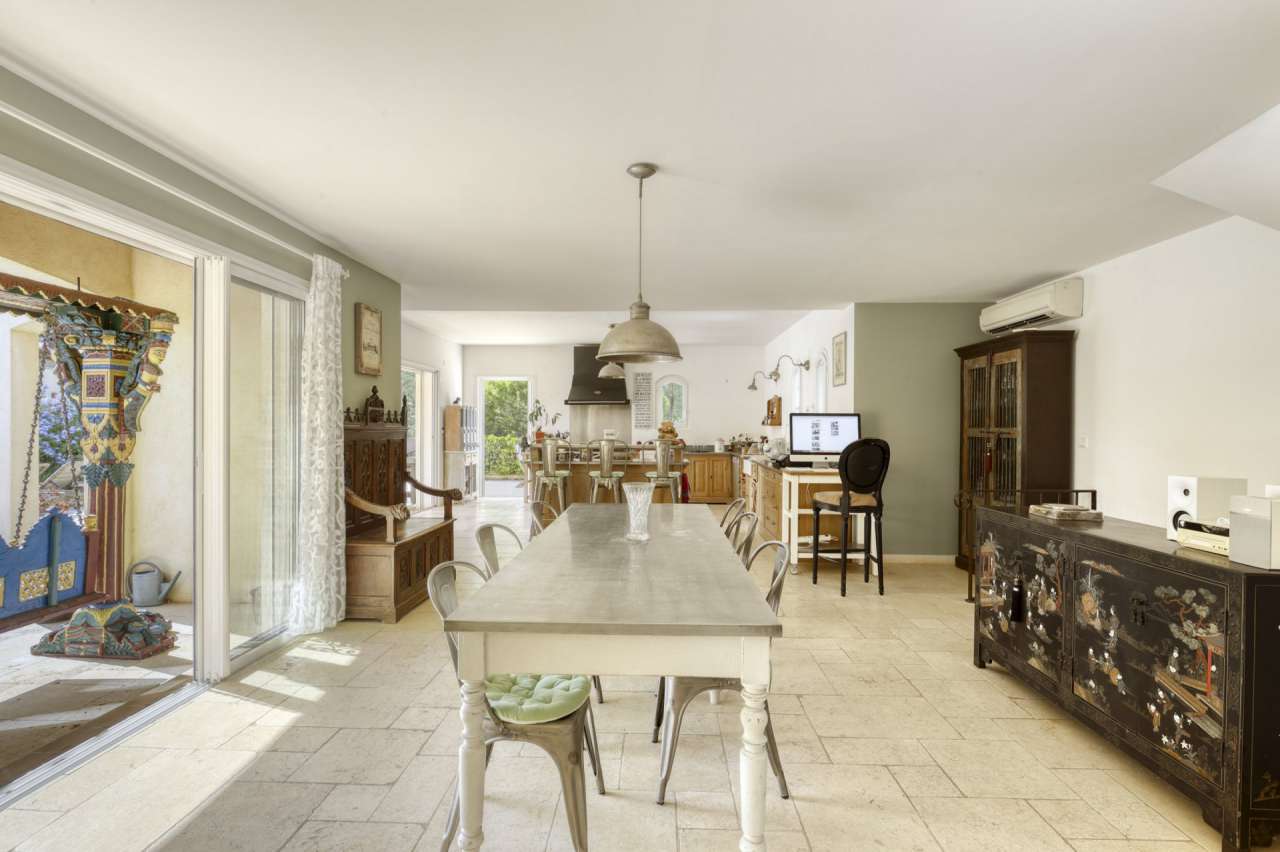 Charming 5 bedroom Provencal style home, which is ideally situated close to
