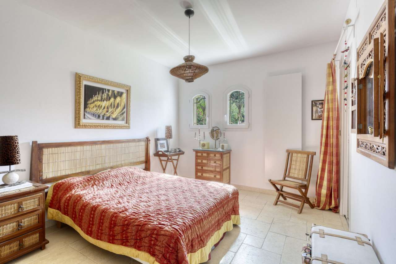 Charming 5 bedroom Provencal style home, which is ideally situated close to