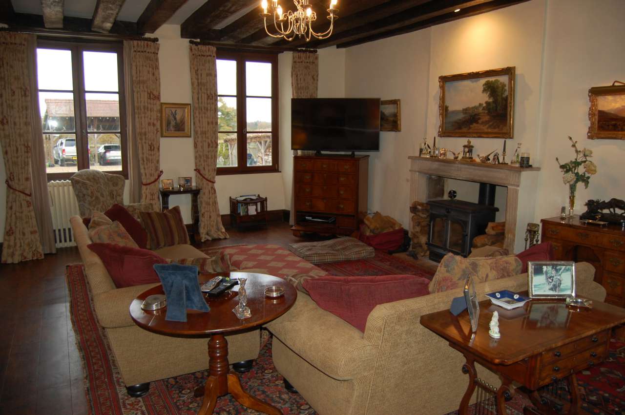 Set within a large 44 hectare plot, this grand and beautifully proportioned