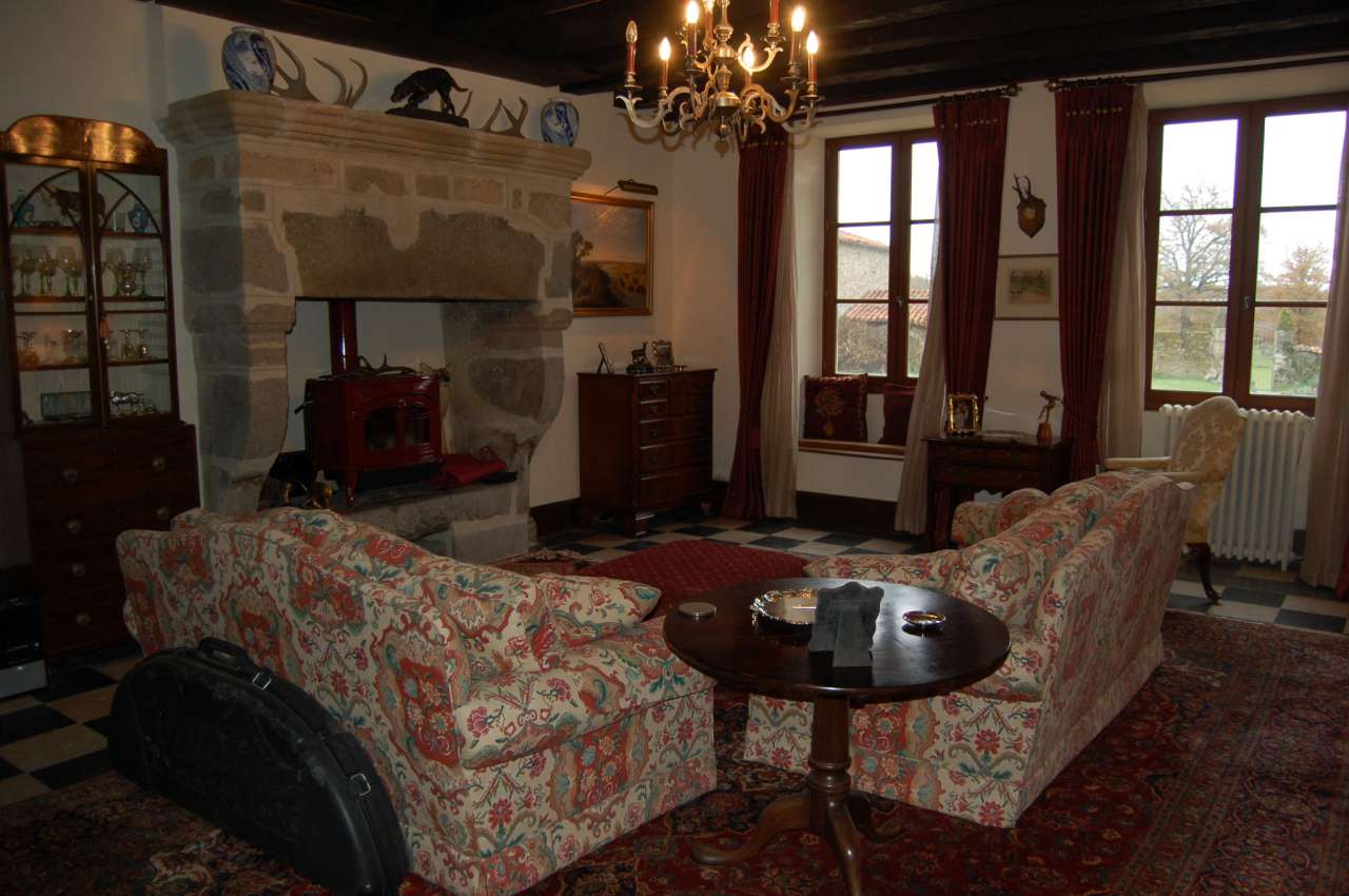 Set within a large 44 hectare plot, this grand and beautifully proportioned