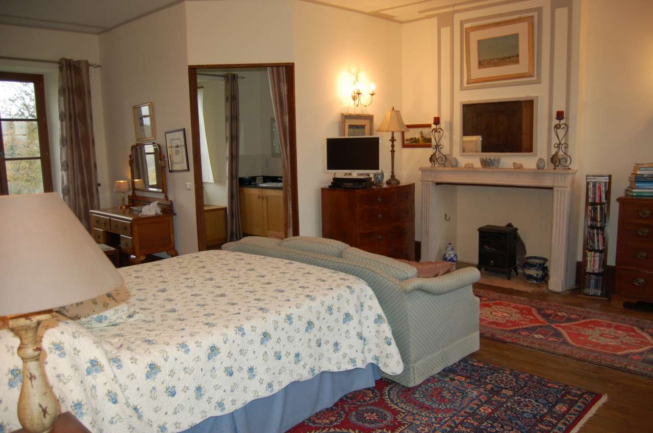 Set within a large 44 hectare plot, this grand and beautifully proportioned