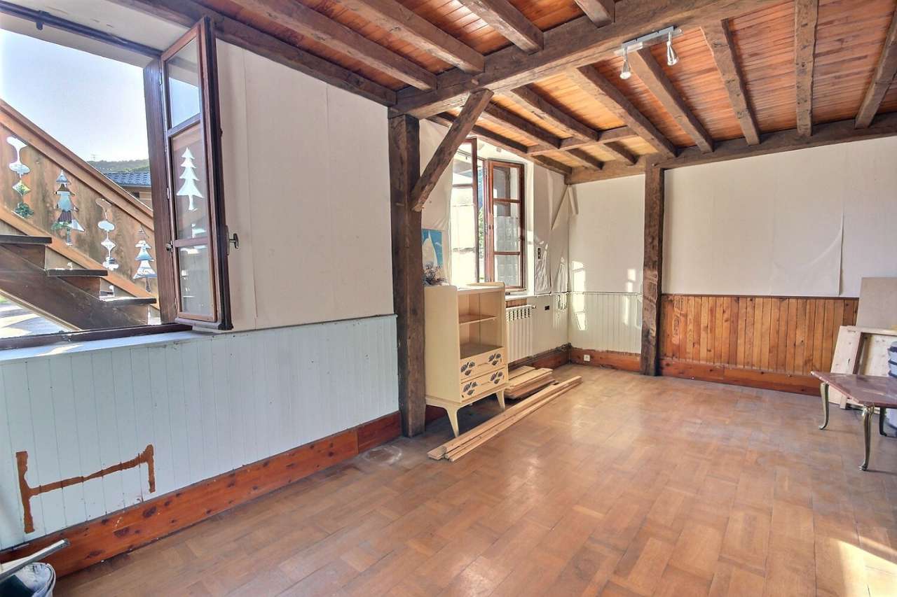 Structurally refurbished 3 bedroom house located in Bourg Saint Maurice, wi