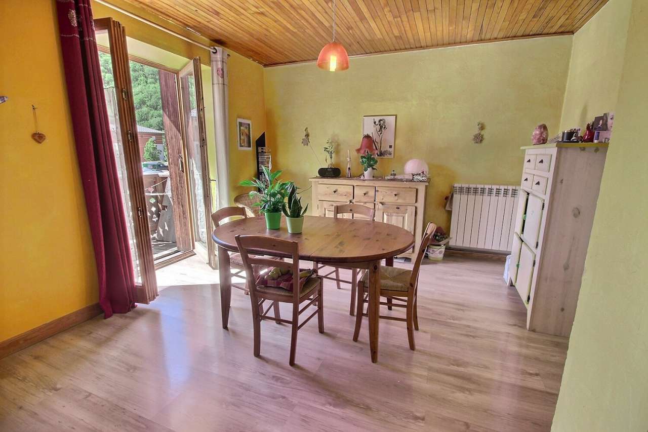 Structurally refurbished 3 bedroom house located in Bourg Saint Maurice, wi