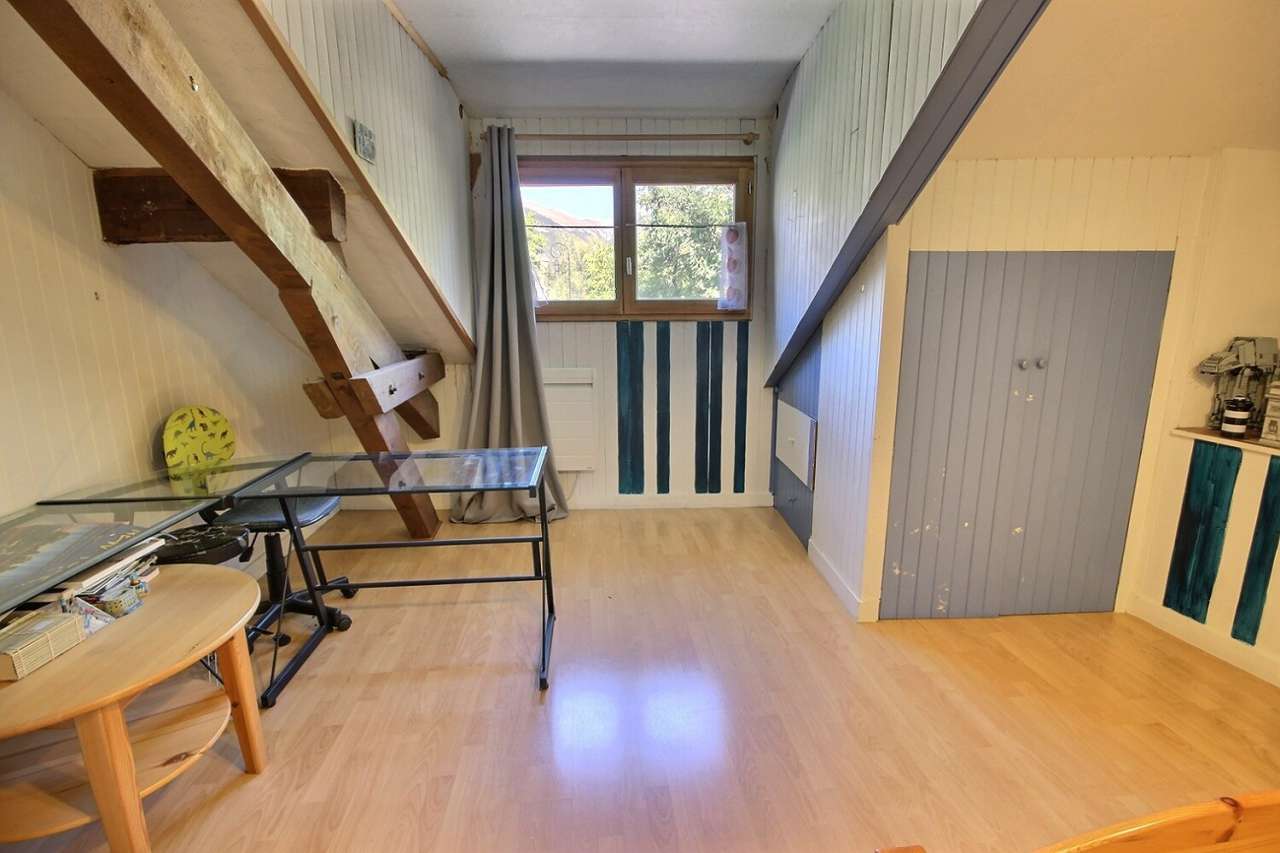 Structurally refurbished 3 bedroom house located in Bourg Saint Maurice, wi