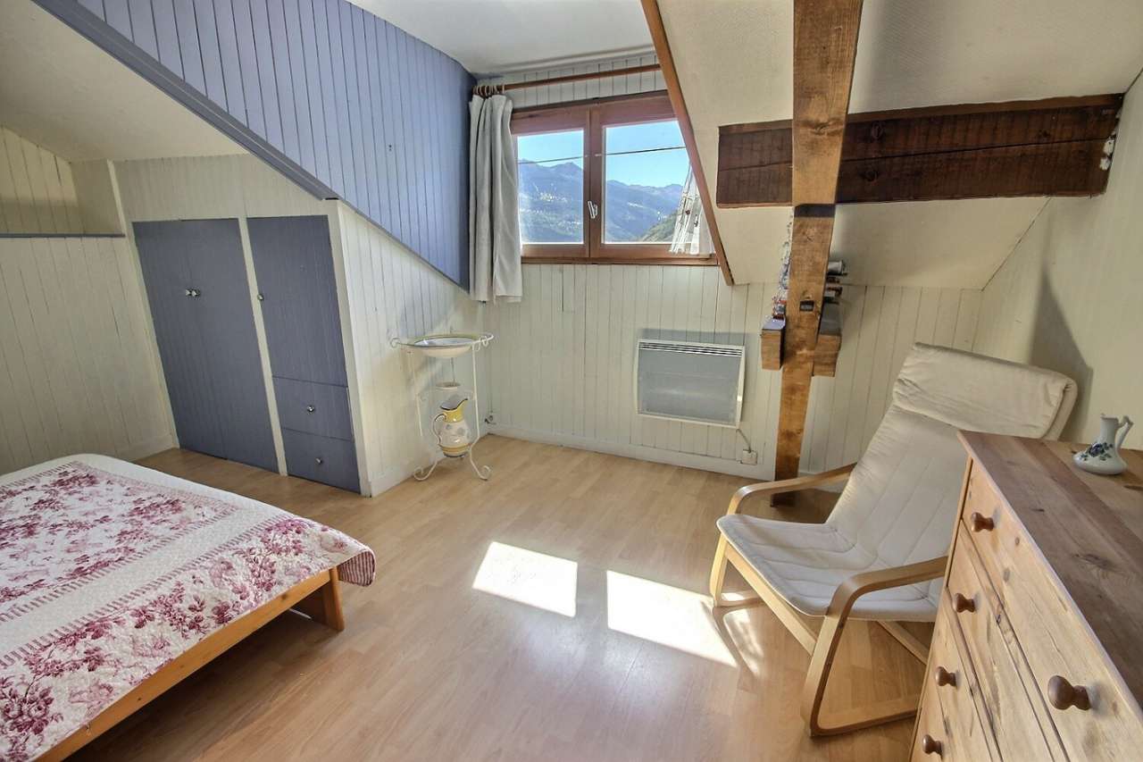 Structurally refurbished 3 bedroom house located in Bourg Saint Maurice, wi