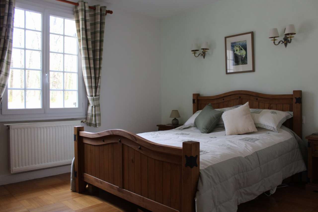 Situated in a quiet setting in Lisle, close to thriving villages and just 6